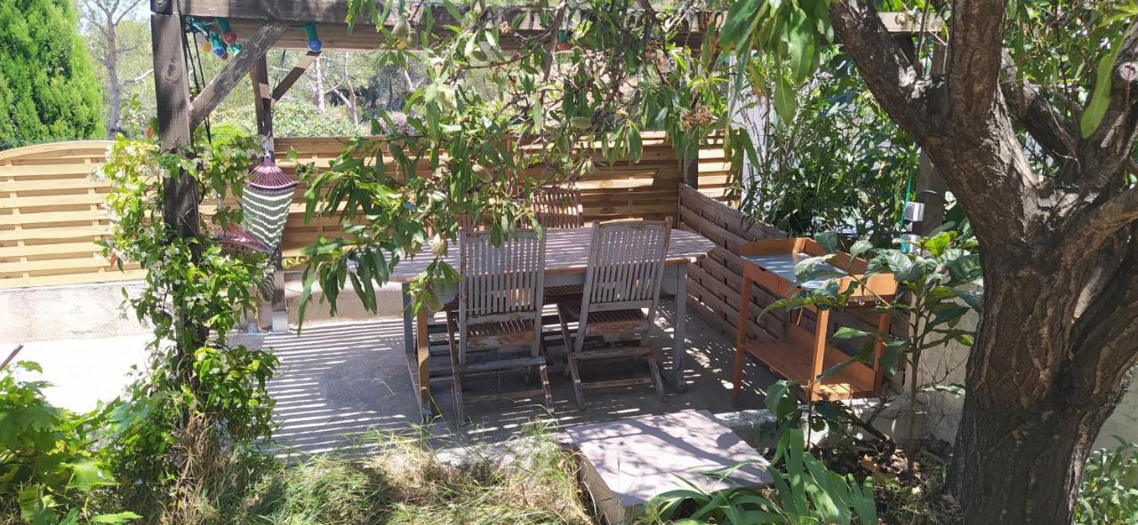 Les Mondes - Appartement Bas De Maison Ensues-la-Redonne Esterno foto