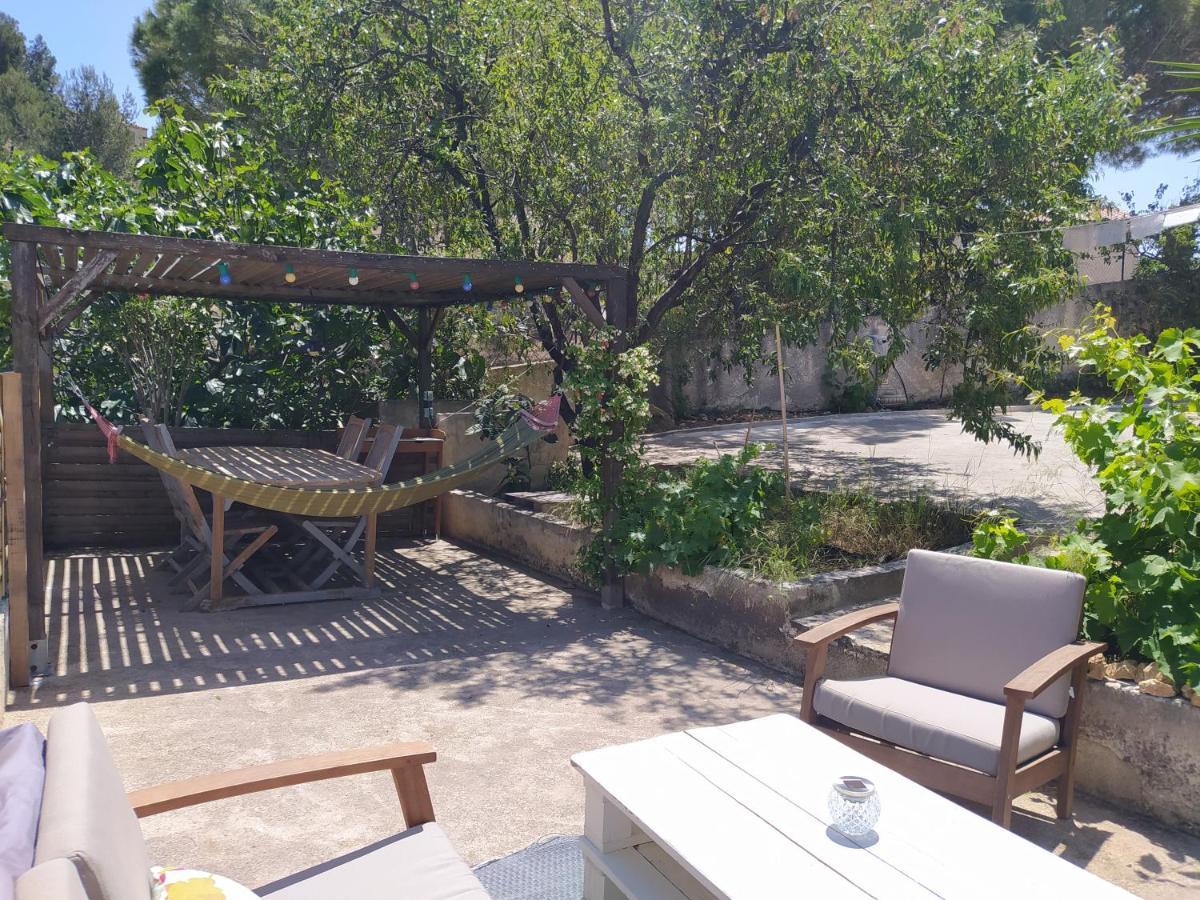Les Mondes - Appartement Bas De Maison Ensues-la-Redonne Esterno foto